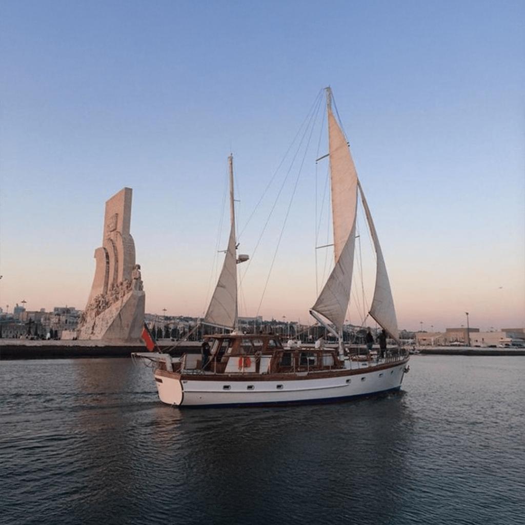Private Cruise Vibes in Lisbon - Lisbon Vice group activity